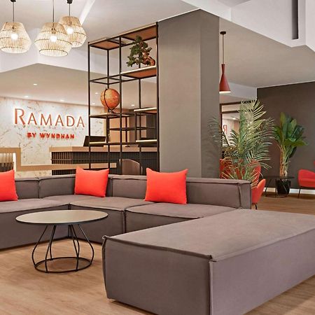 Ramada By Wyndham Valencia Almussafes Hotel Buitenkant foto