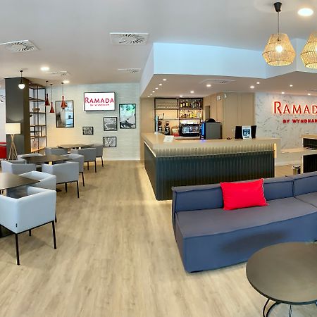 Ramada By Wyndham Valencia Almussafes Hotel Buitenkant foto