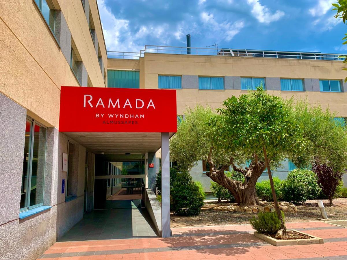 Ramada By Wyndham Valencia Almussafes Hotel Buitenkant foto