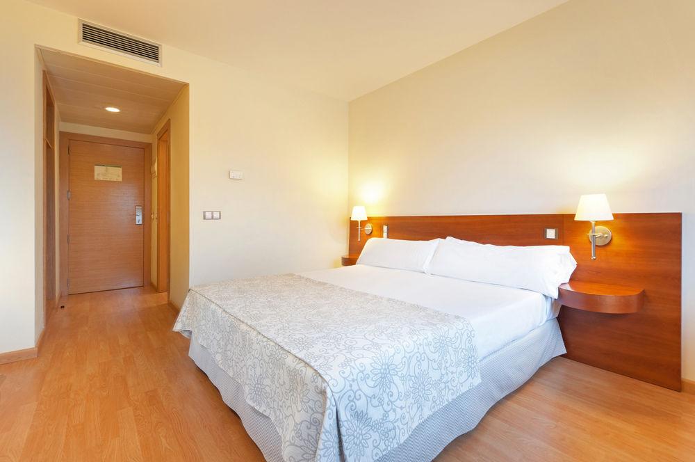 Ramada By Wyndham Valencia Almussafes Hotel Buitenkant foto
