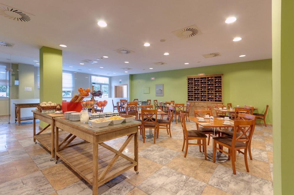 Ramada By Wyndham Valencia Almussafes Hotel Buitenkant foto