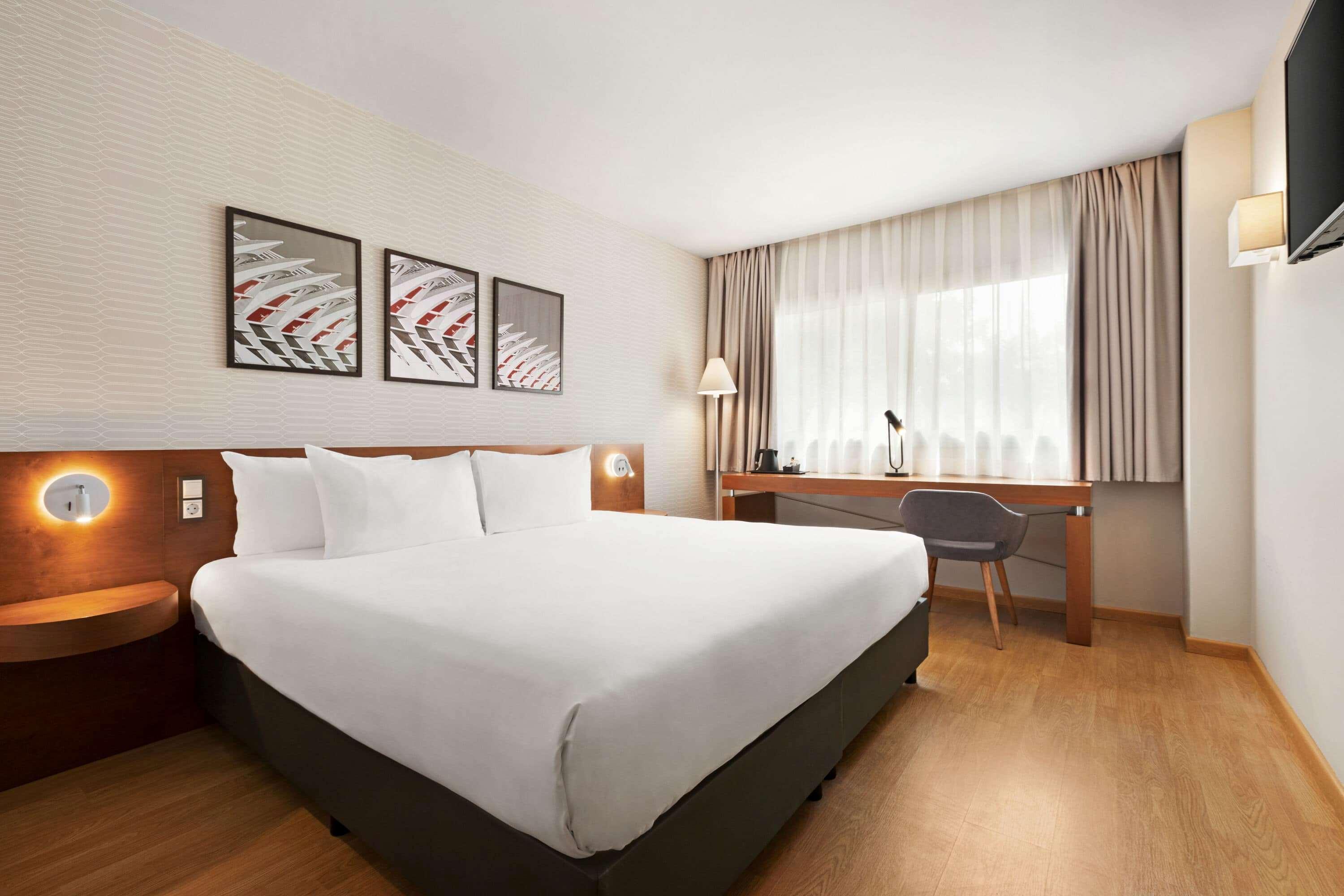Ramada By Wyndham Valencia Almussafes Hotel Buitenkant foto