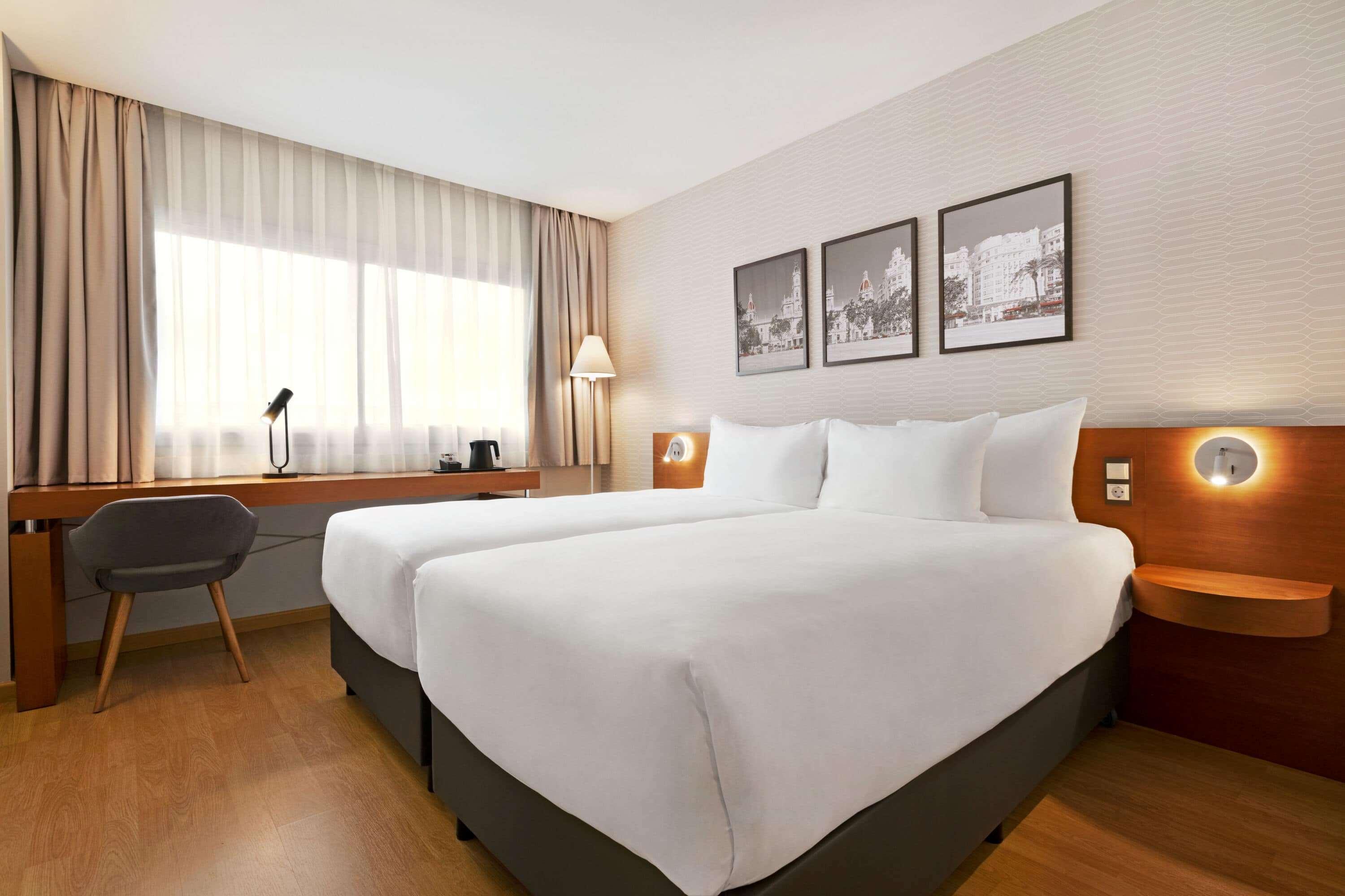 Ramada By Wyndham Valencia Almussafes Hotel Buitenkant foto