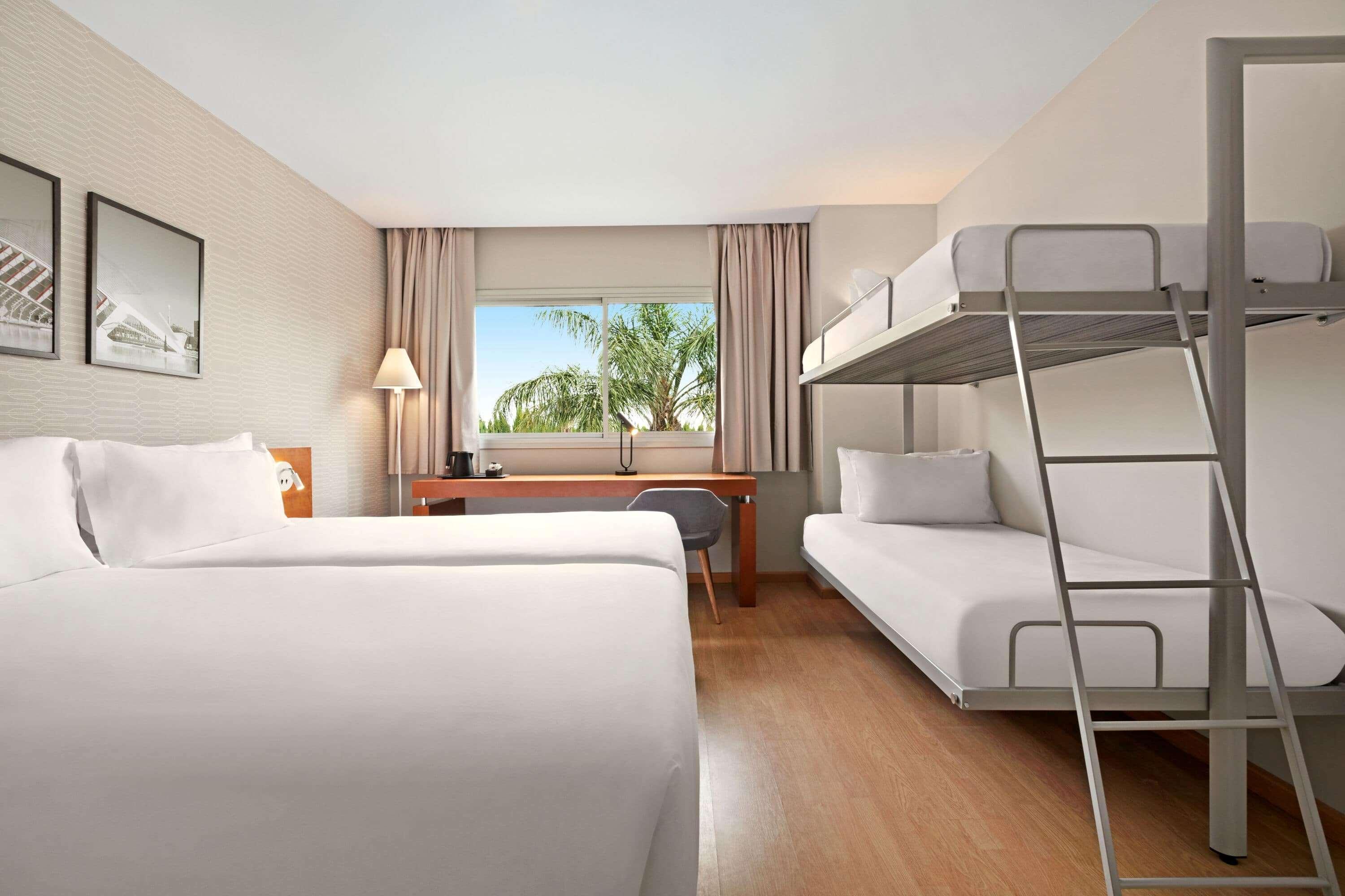Ramada By Wyndham Valencia Almussafes Hotel Buitenkant foto