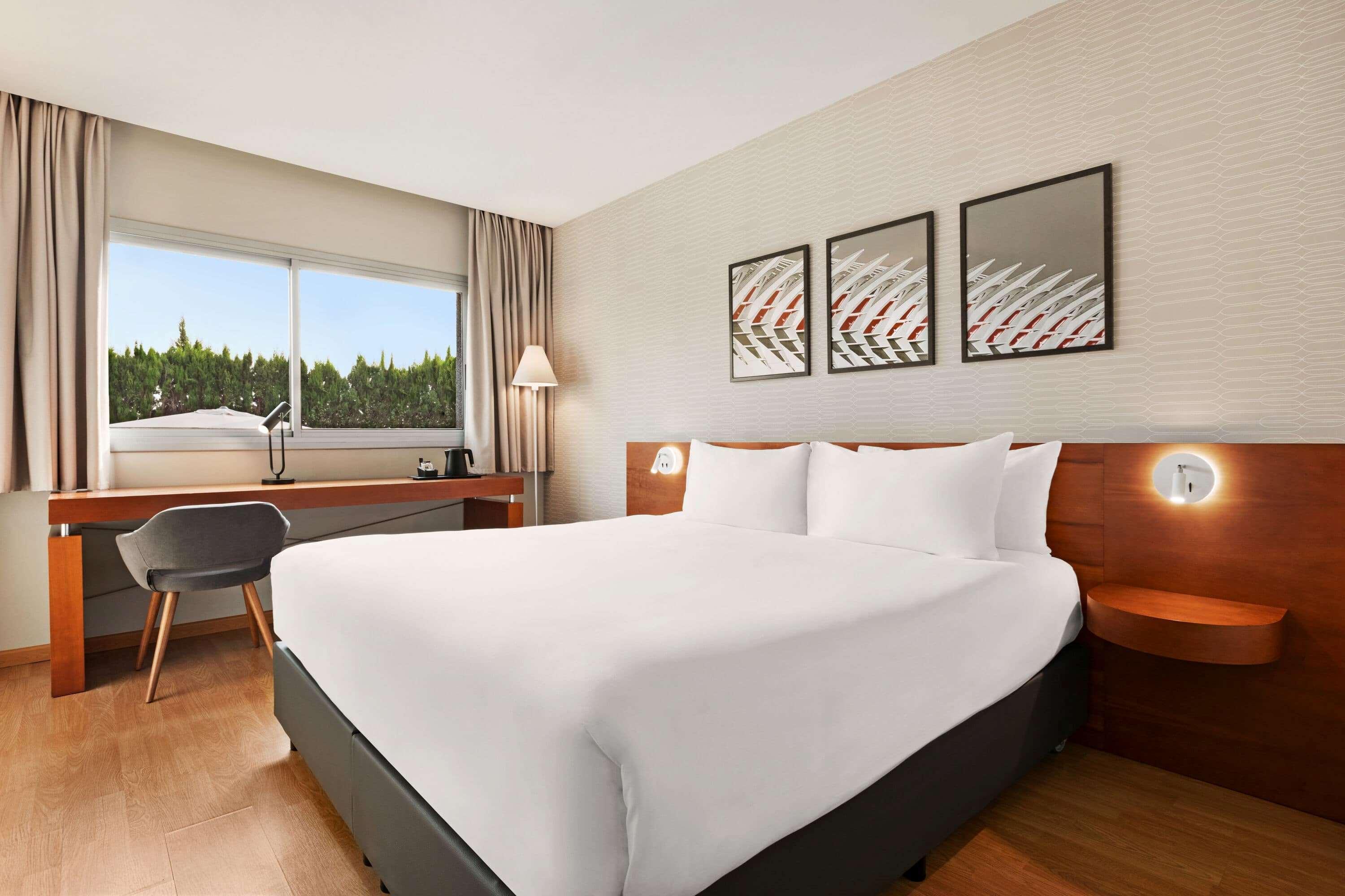 Ramada By Wyndham Valencia Almussafes Hotel Buitenkant foto