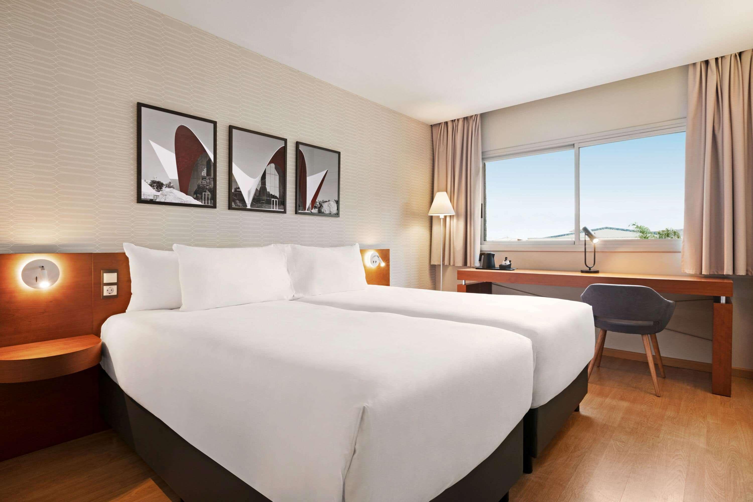 Ramada By Wyndham Valencia Almussafes Hotel Buitenkant foto