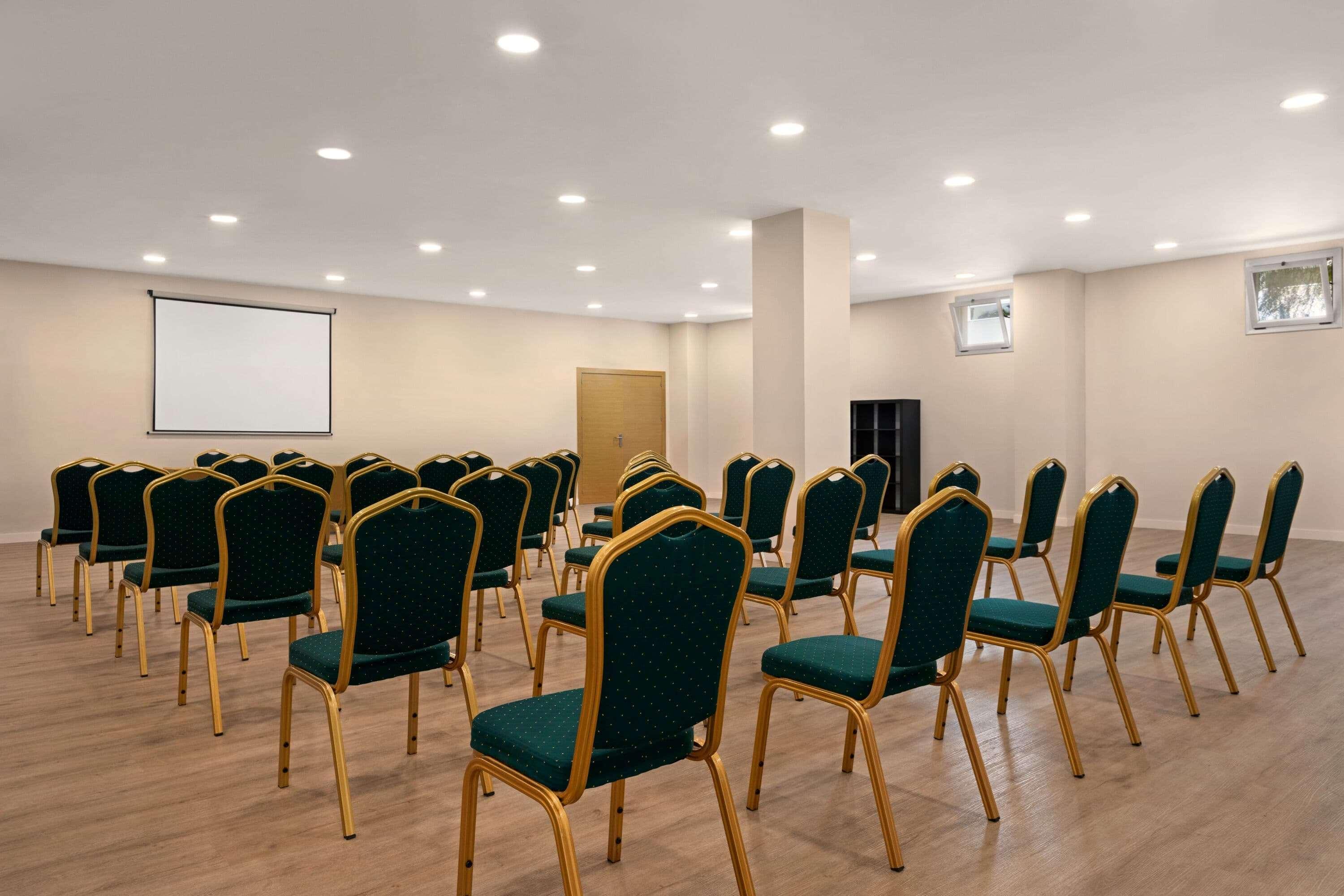 Ramada By Wyndham Valencia Almussafes Hotel Buitenkant foto
