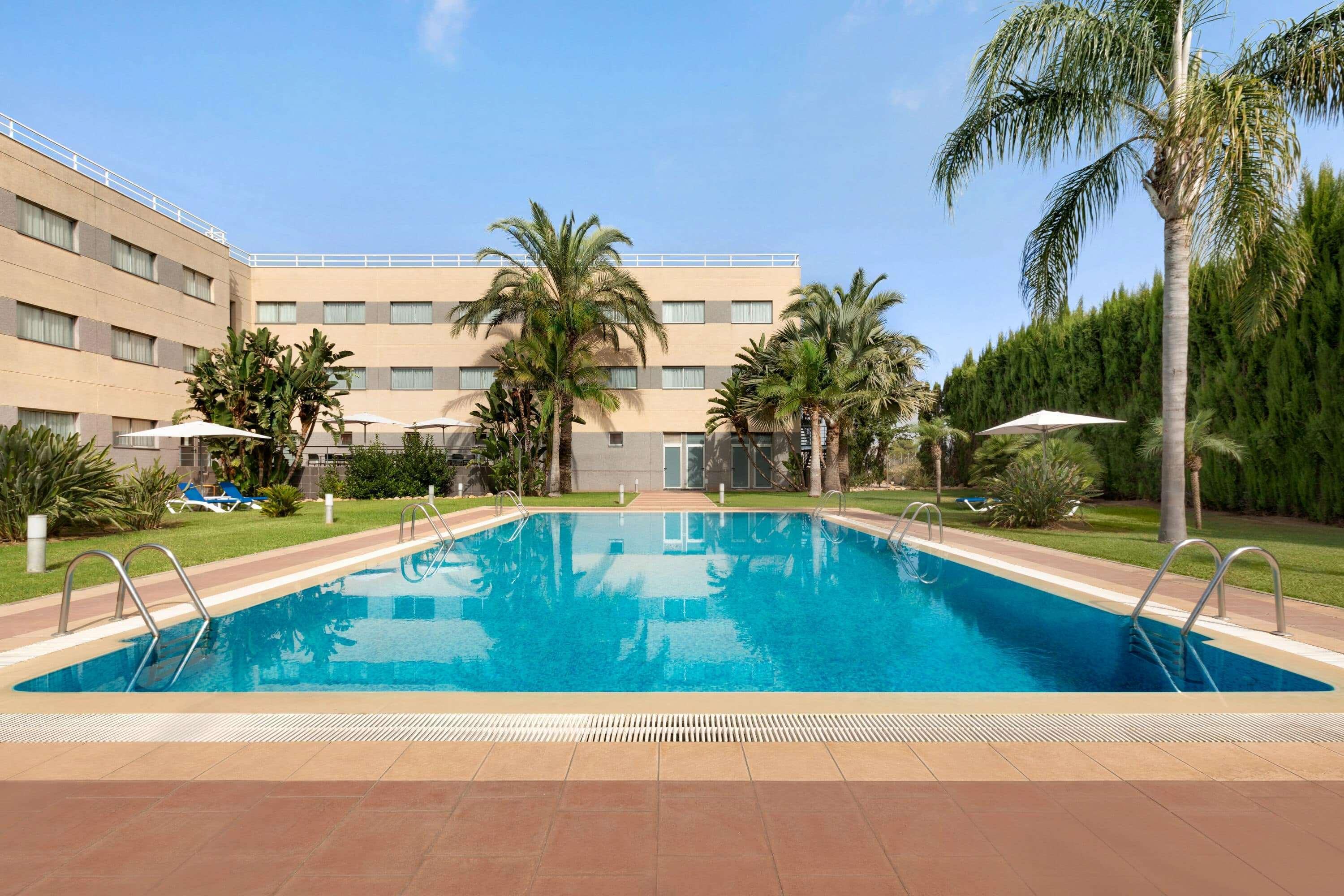 Ramada By Wyndham Valencia Almussafes Hotel Buitenkant foto