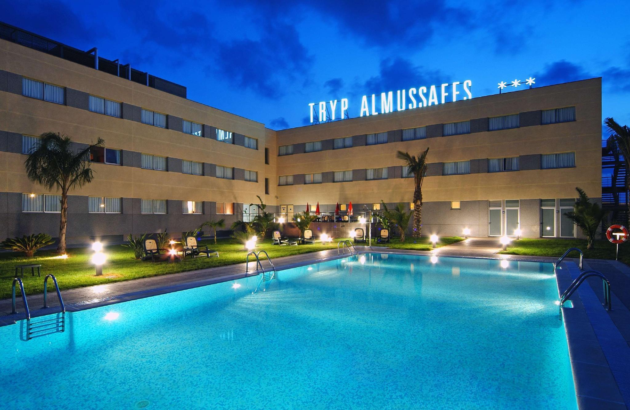 Ramada By Wyndham Valencia Almussafes Hotel Buitenkant foto