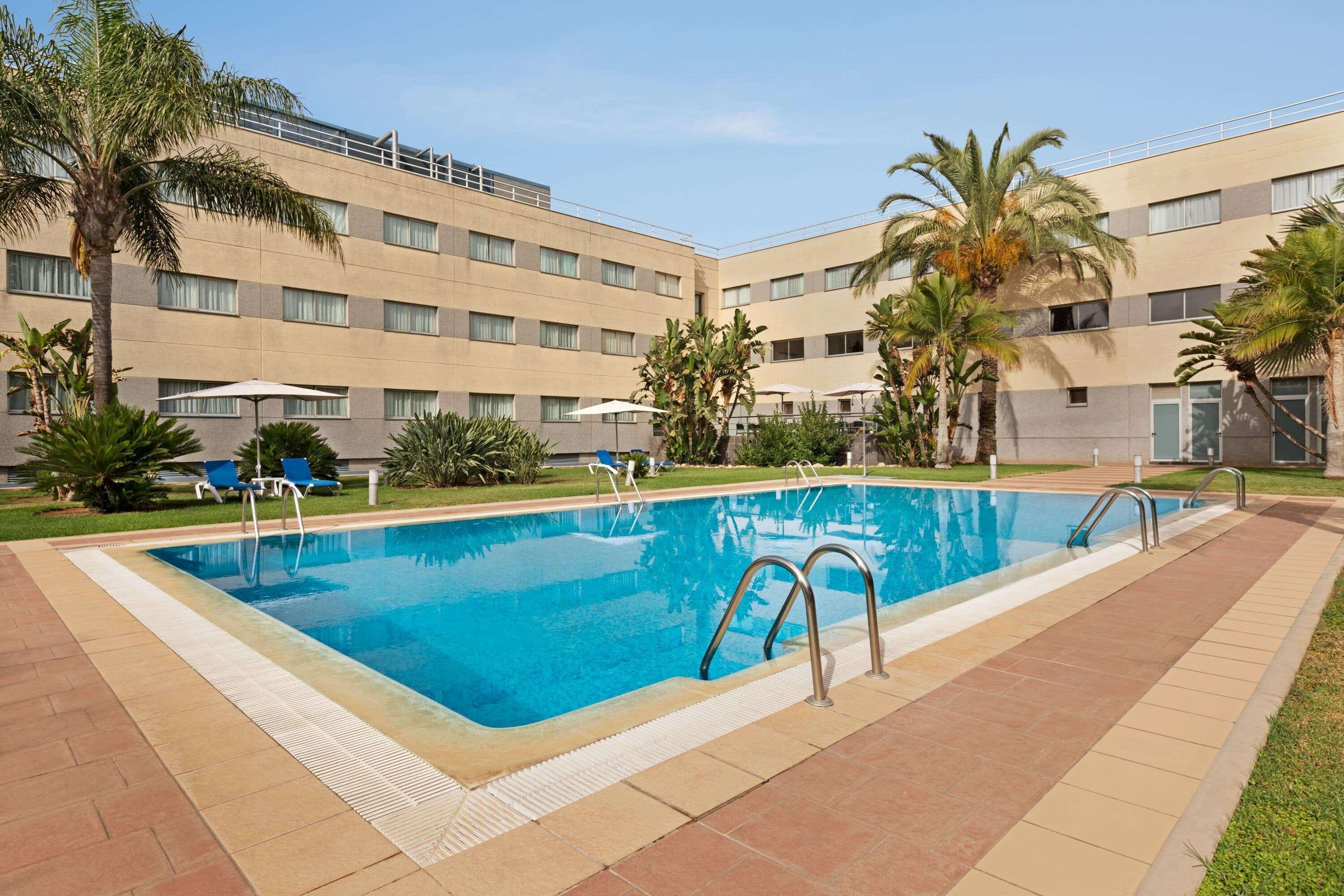 Ramada By Wyndham Valencia Almussafes Hotel Buitenkant foto