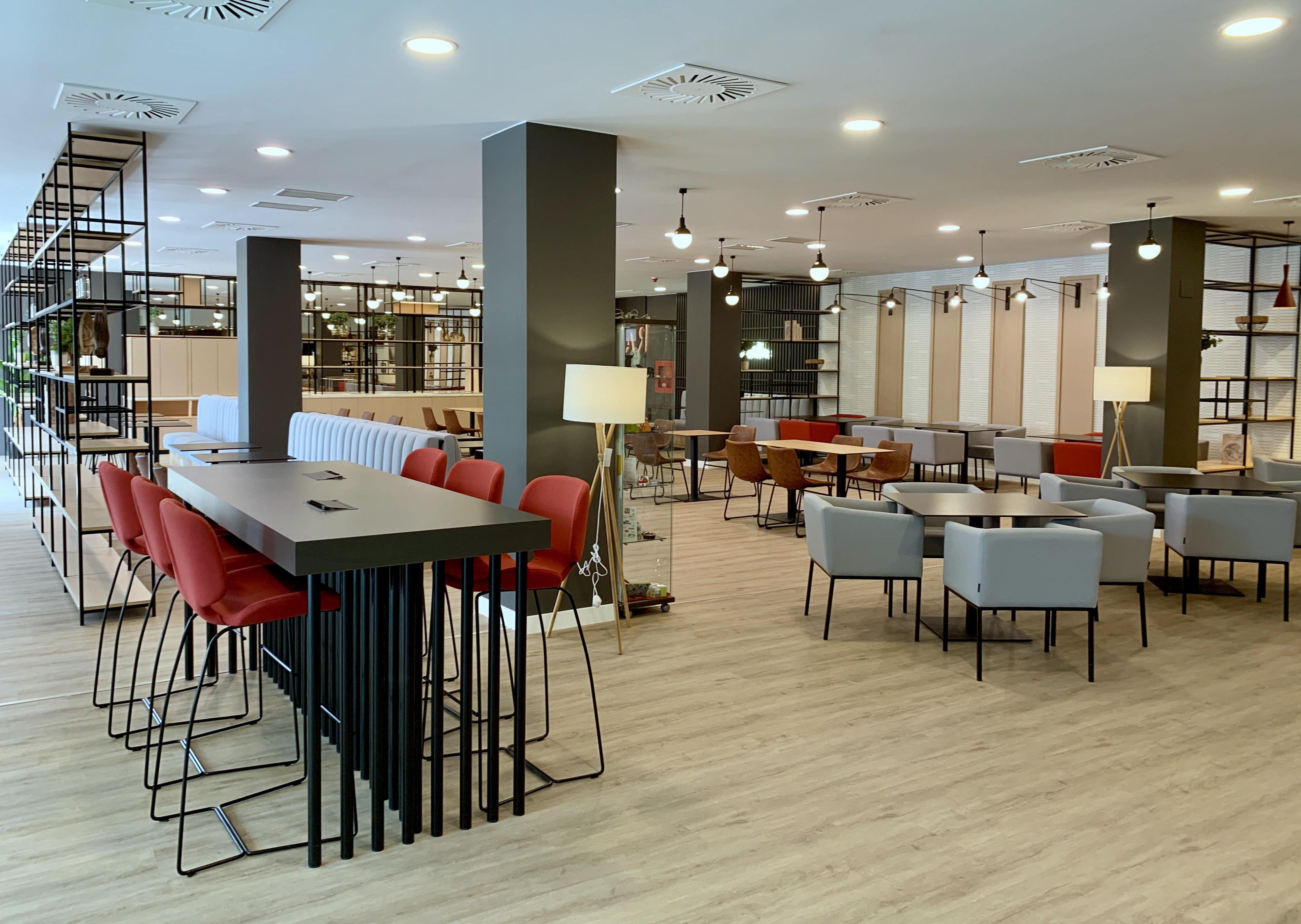 Ramada By Wyndham Valencia Almussafes Hotel Buitenkant foto