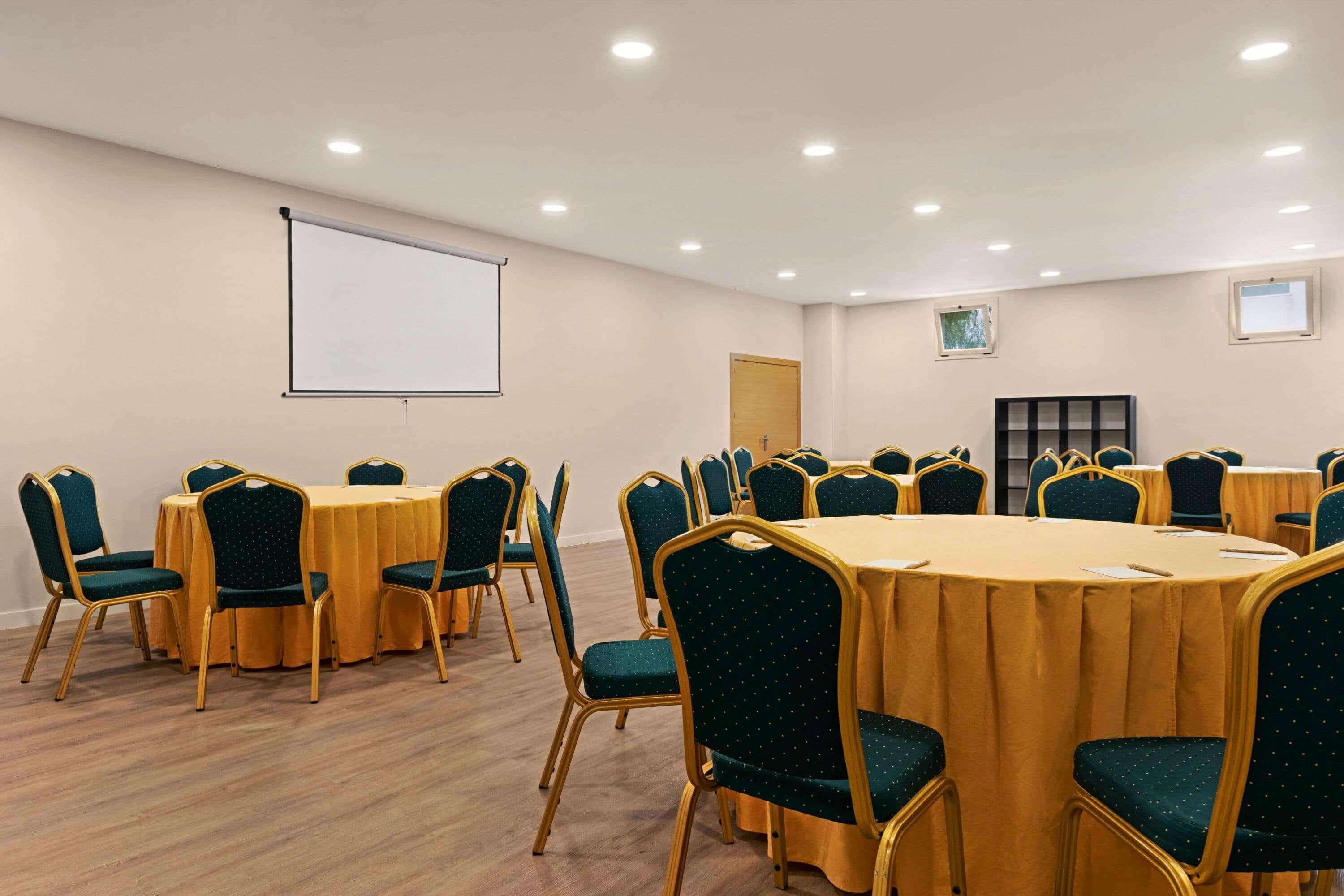 Ramada By Wyndham Valencia Almussafes Hotel Buitenkant foto