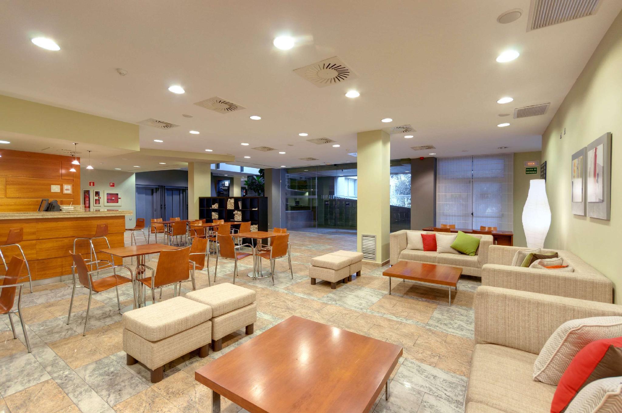 Ramada By Wyndham Valencia Almussafes Hotel Buitenkant foto