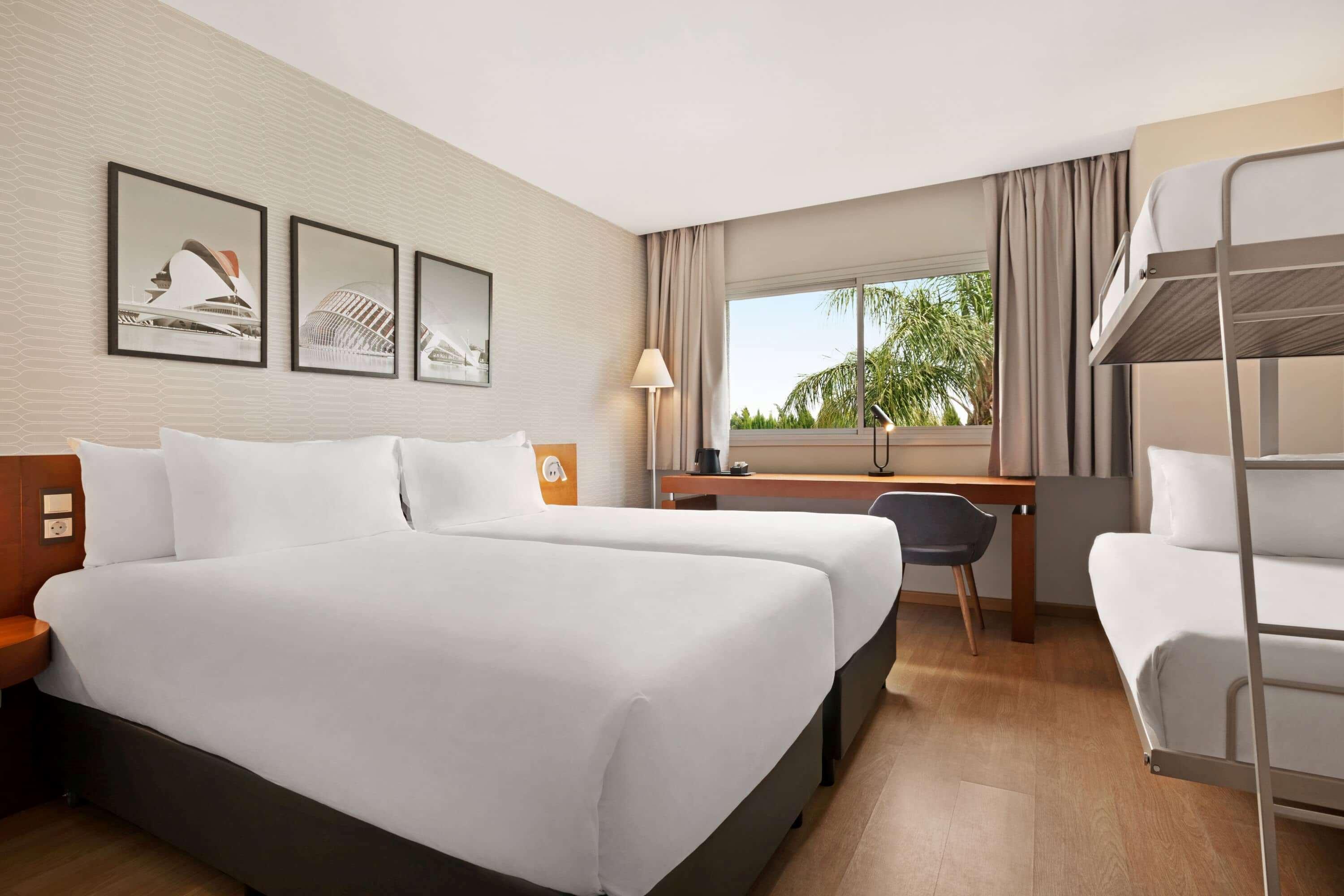 Ramada By Wyndham Valencia Almussafes Hotel Buitenkant foto