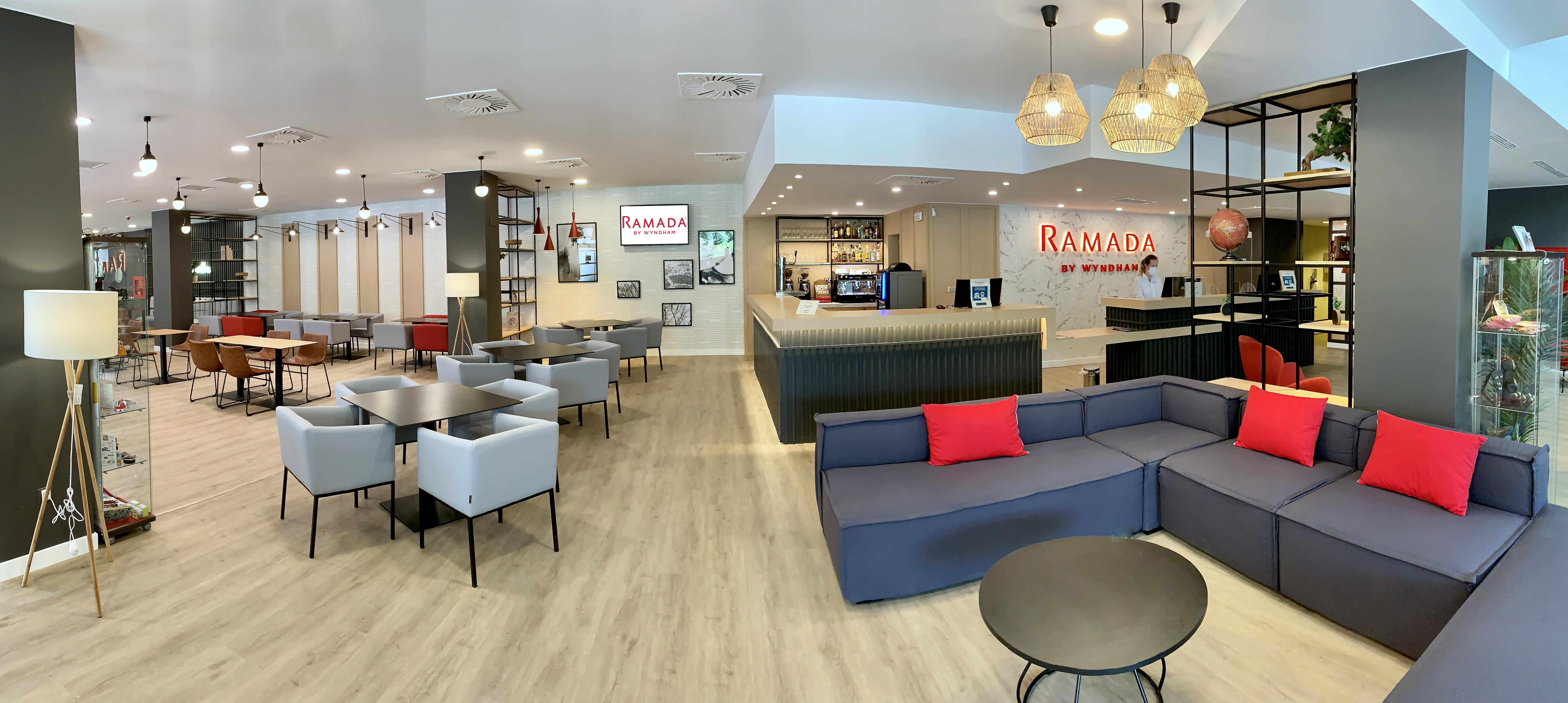 Ramada By Wyndham Valencia Almussafes Hotel Buitenkant foto