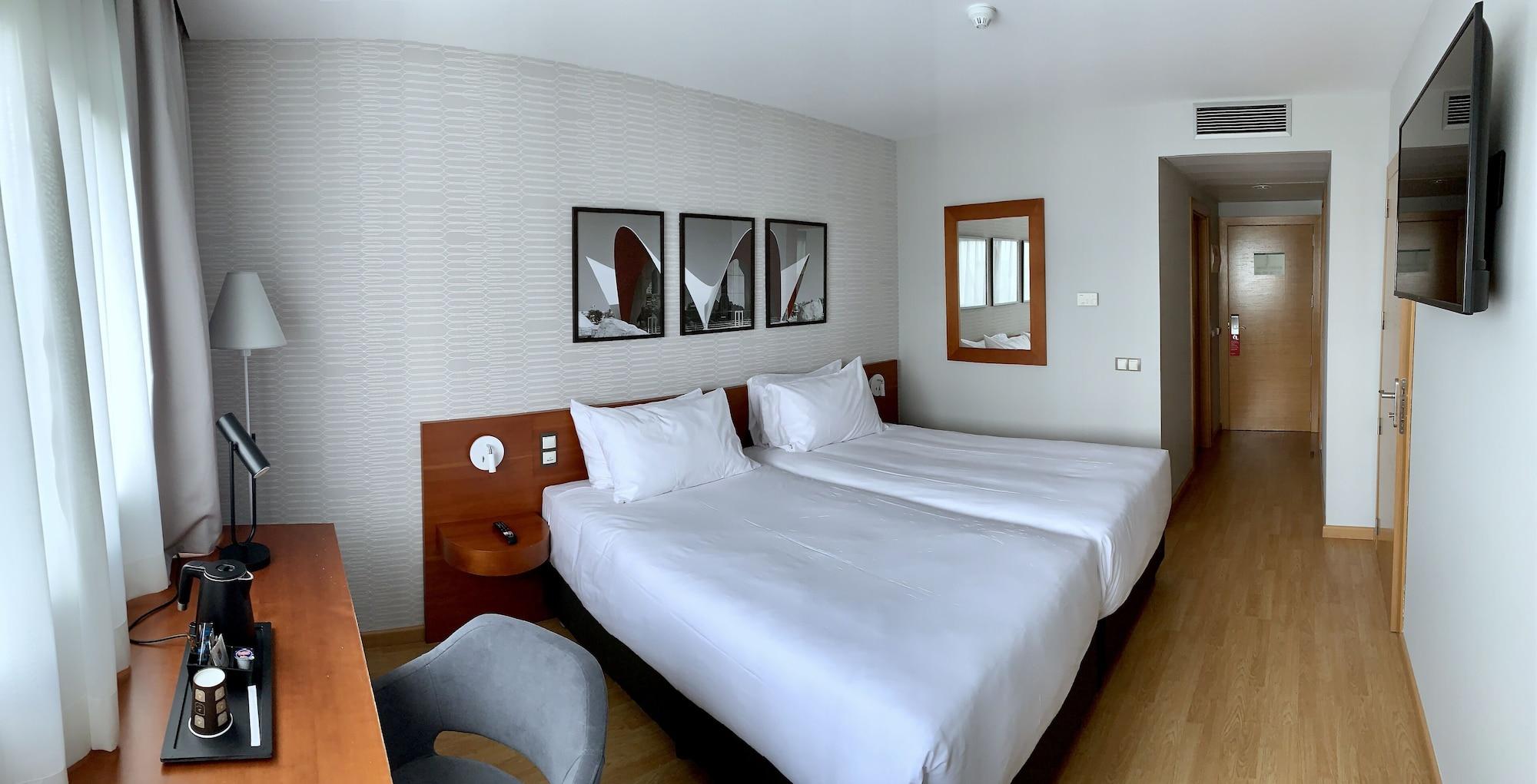 Ramada By Wyndham Valencia Almussafes Hotel Buitenkant foto