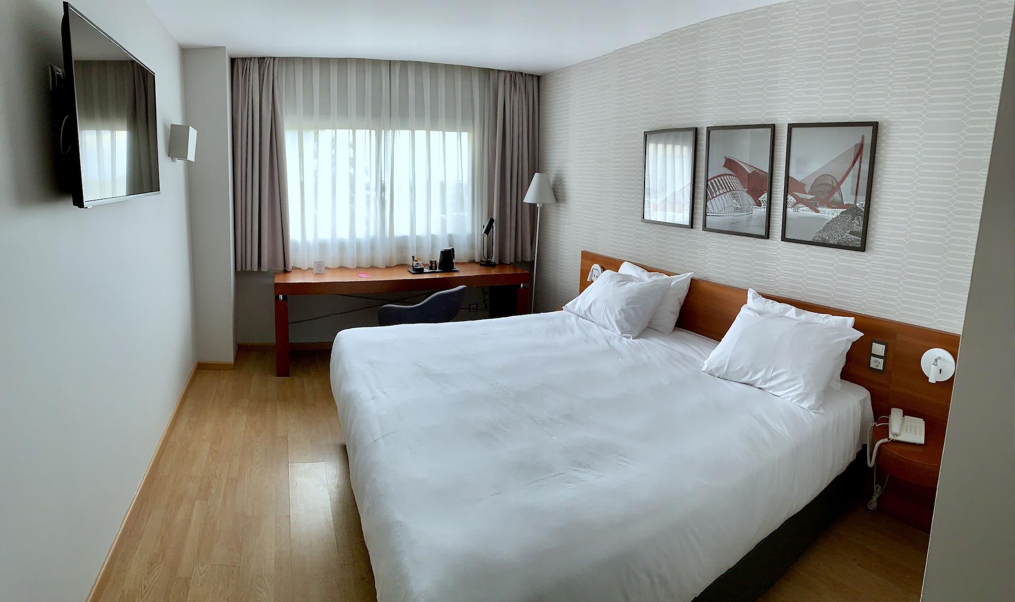 Ramada By Wyndham Valencia Almussafes Hotel Buitenkant foto