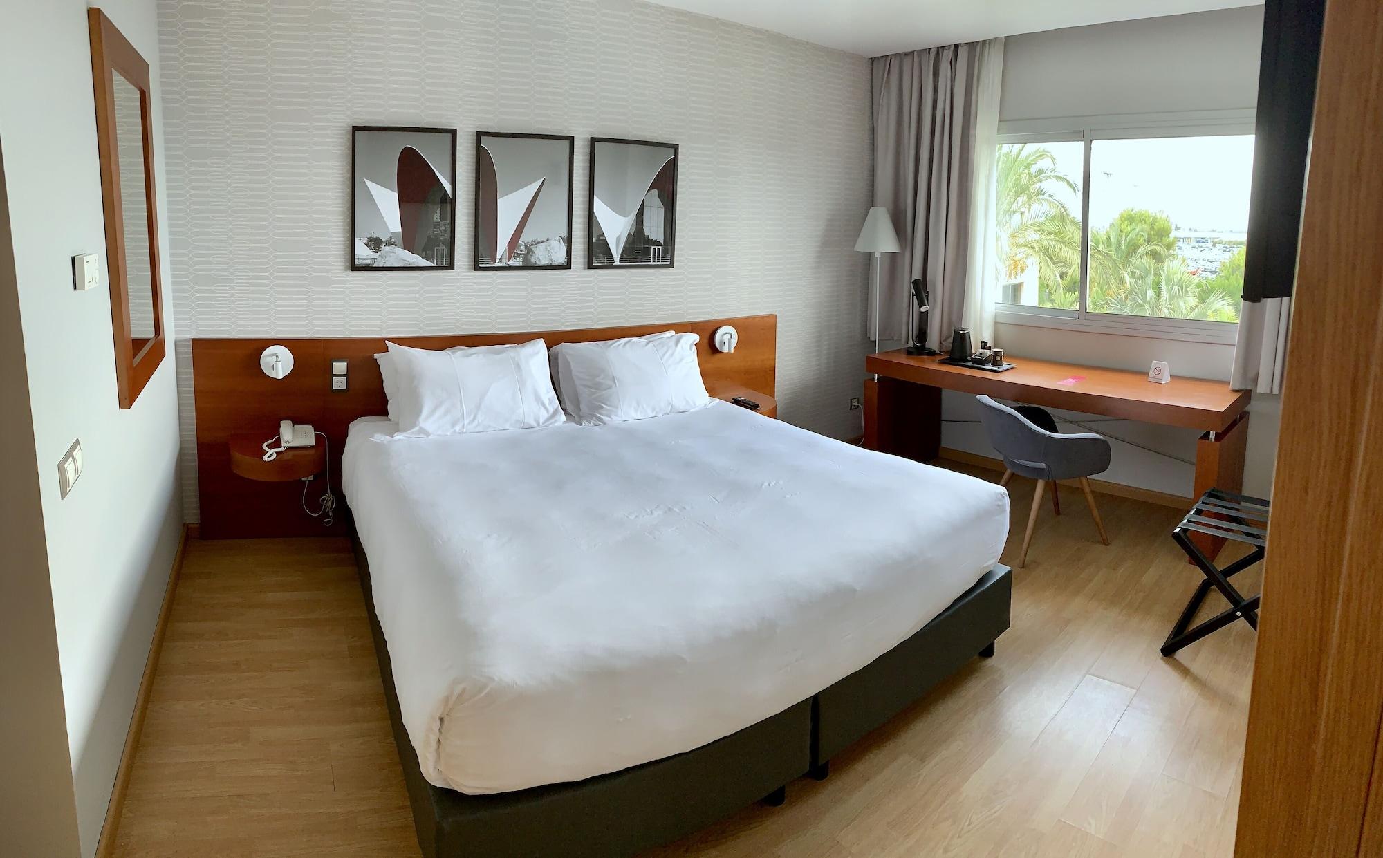Ramada By Wyndham Valencia Almussafes Hotel Buitenkant foto