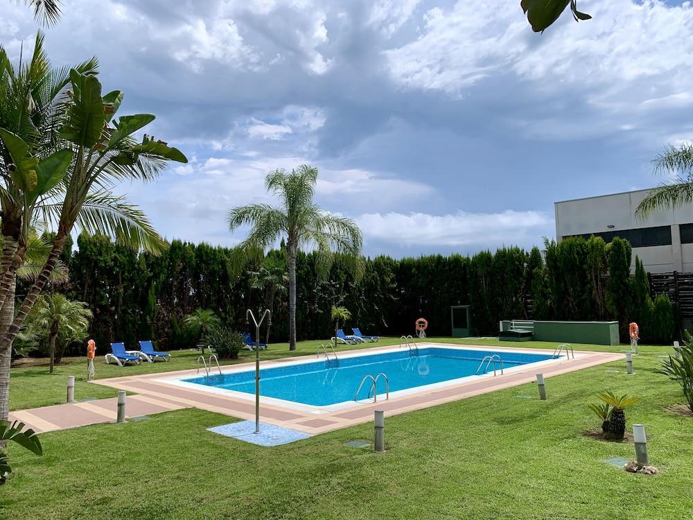 Ramada By Wyndham Valencia Almussafes Hotel Buitenkant foto