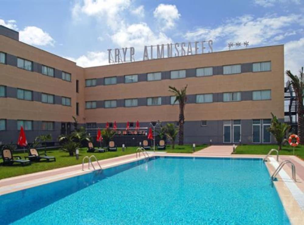 Ramada By Wyndham Valencia Almussafes Hotel Buitenkant foto