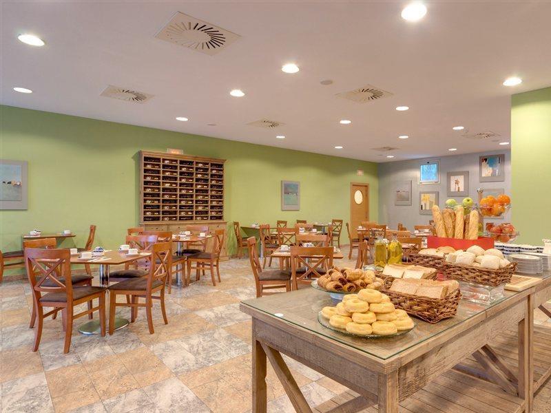 Ramada By Wyndham Valencia Almussafes Hotel Buitenkant foto