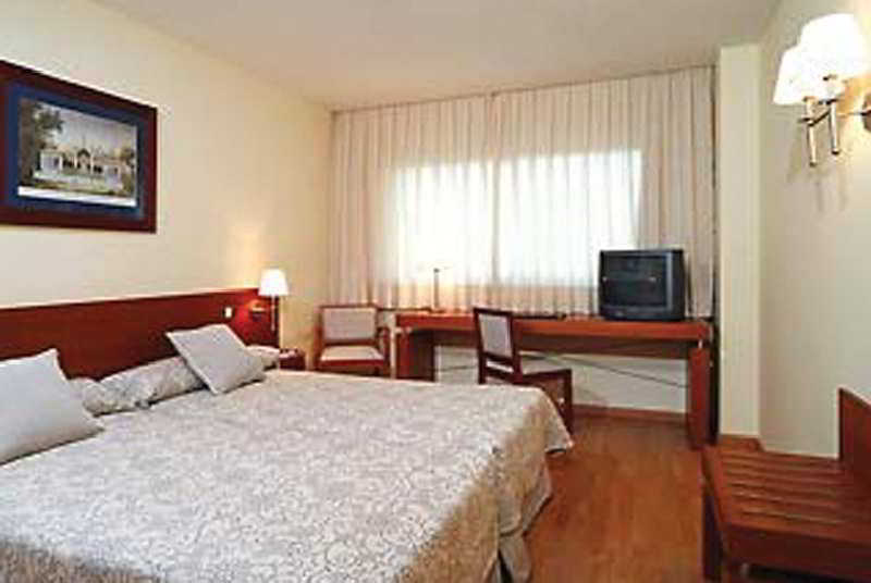 Ramada By Wyndham Valencia Almussafes Hotel Kamer foto