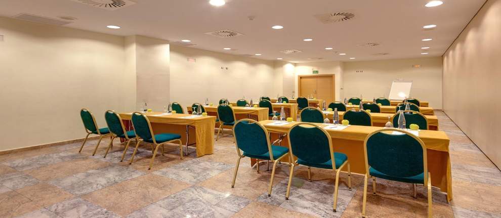Ramada By Wyndham Valencia Almussafes Hotel Buitenkant foto